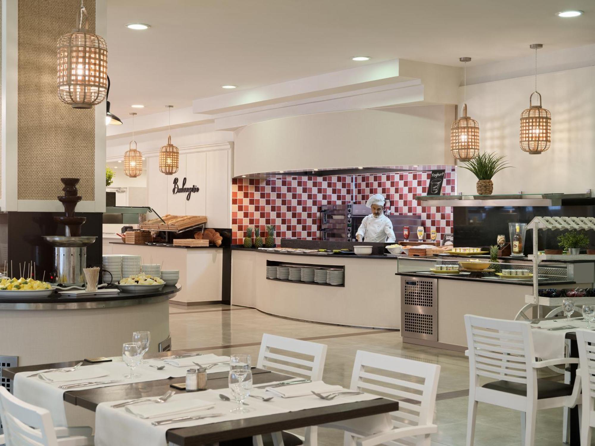 เฮช10ซาโลพริ้นซ์เซสโฮเต็ล Hotel ซาลอว์ ภายนอก รูปภาพ